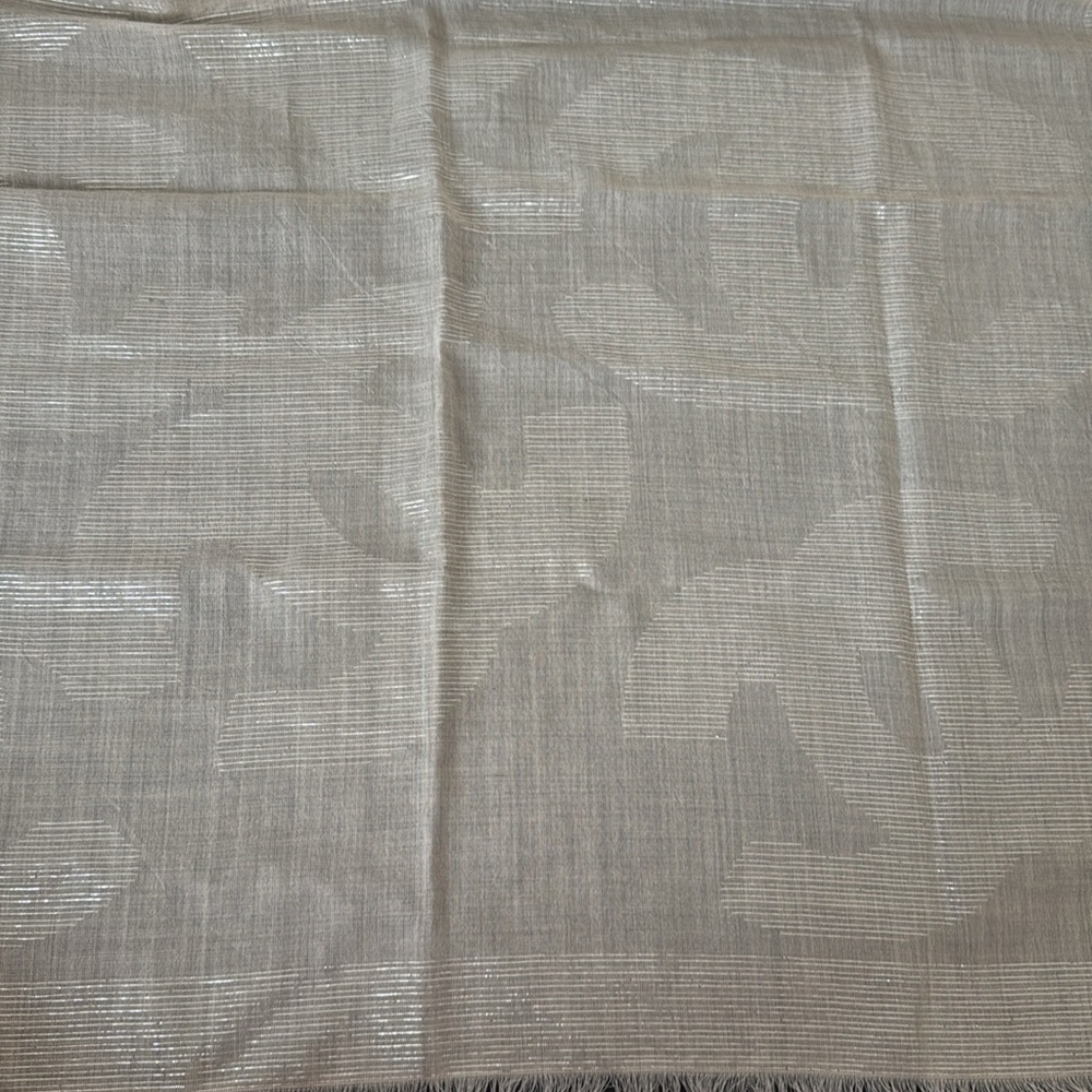 Authentic Chanel scarf - Picture 5 of 8